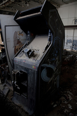 costandby:  Abandoned Star Wars Arcade by