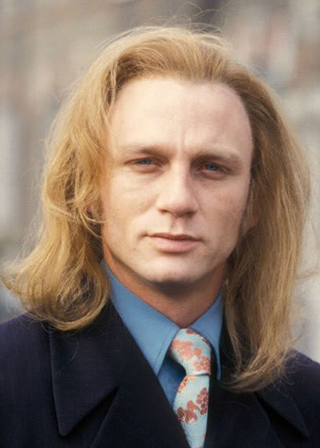 dreamtater:  batatonia:  kerry-king:  buzzfeed:  This photo of Daniel Craig in the