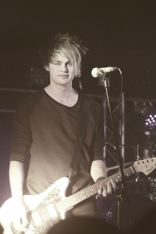 loveslucas:aR E YOU SERIOUS ? ? 