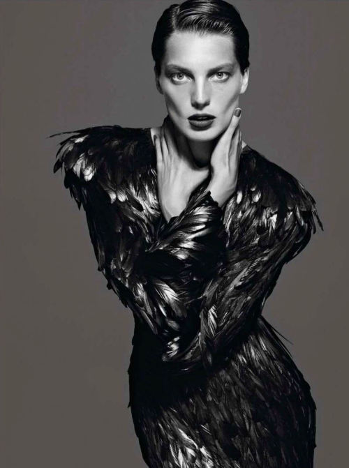 thefashiondontlivewithoutvogue:  “Le Noir Partie 4”: Daria Werbowy by Mert & Marcus for Vogue Paris September 2012 