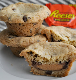 thecakebar:  Stuffed Cookie Cups!  