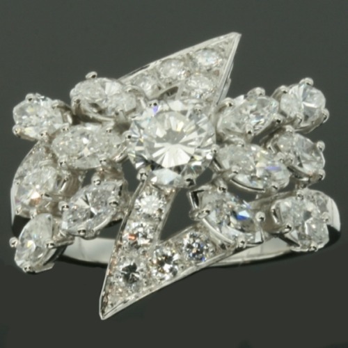 Typical seventies estate platinum diamond cluster ring