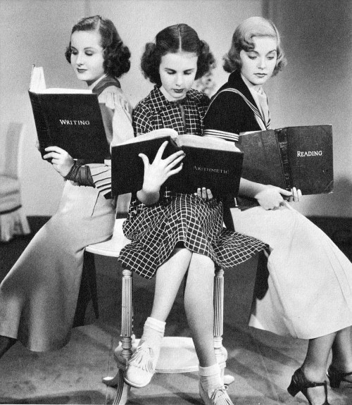 Barbara Read, Deanna Durbin and Nan Grey in Three Smart Girls, 1936.The three Craig sisters, in Swit