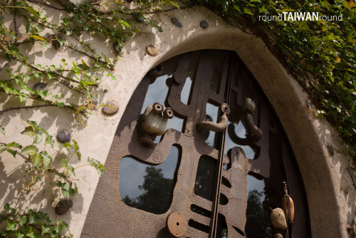 Chateau in the Air Chateau in the Air (天空之城) is a garden with restaurant beside Liyutan located in M