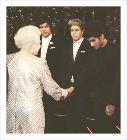  One Direction meet Queen Elizabeth II at