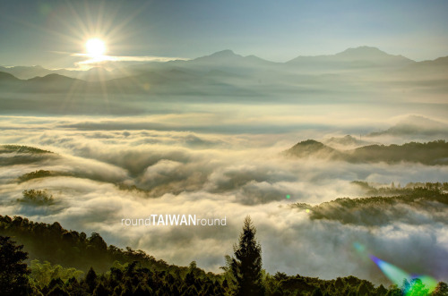 Jinlongshan In central Taiwan, there are several popular places to see the sunrise. Besides Hehuansh