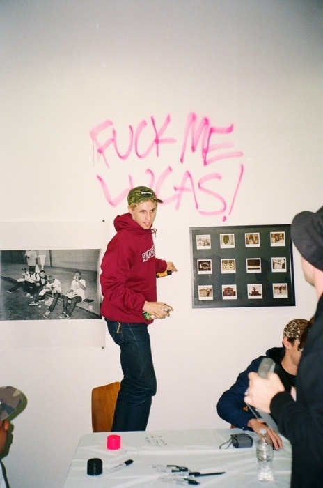 blvckush:  lekjk:  FUCK ME TOO LUCAS  no me