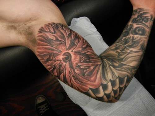 fuckyeahtattoos:  tattoo by Hoode my instagram is hoode215