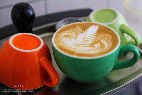 coffeenotes:  LATTE by nodie26 on Flickr.