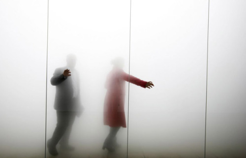 feedwell:  therhumboogie: By Antony Gormley, this immersive installation used dense fog to disorientate and engage the viewers senses, often causing groups of people entering the space to loose one another, and emerge from the space by themselves. ‘You