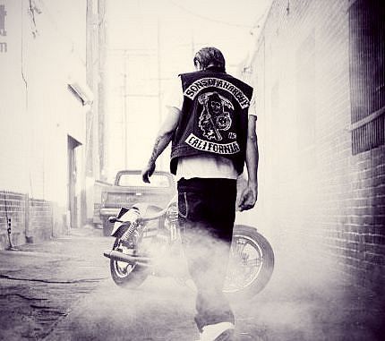 fangirling-feels:  Charlie Hunnam - Entertainment Weekly Photoshoot. 