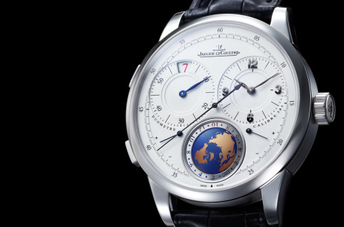 Presenting the @jaegerlecoultre Duometre Travel Time. Made in only 100 pieces, all in white gold, and sold only at the JLC Paris boutique.
This is one serious globetrotter’s piece. Story here.