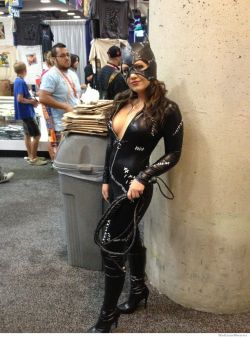 comicscosplay2:  Sexy catwoman cosplay!!