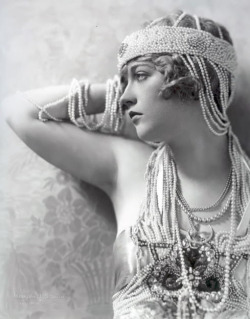 vintagemarlene:  marion davies and her pearls