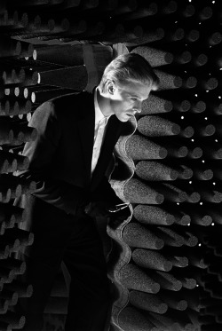 thedoppelganger:  David Bowie, ph. Steven