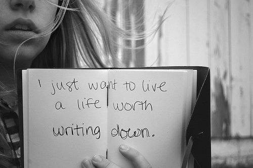 sax1vik:  B&amp;W depression - advice blog x Trigger warning