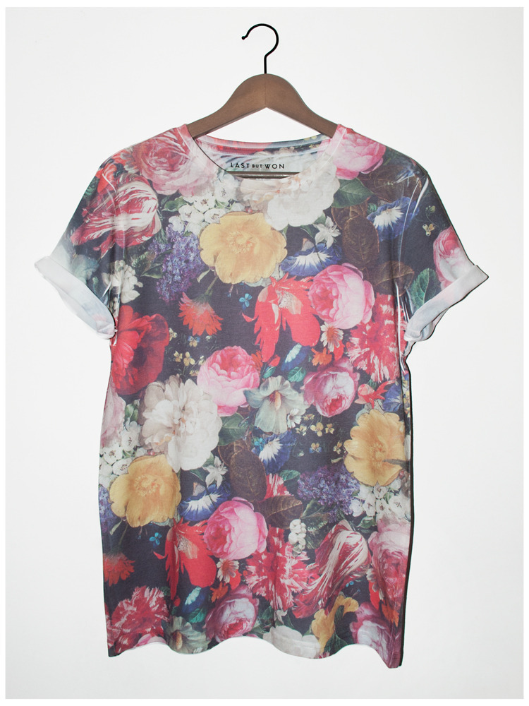 coolstock:  Camiseta com estampa floral LastbutWon $32,00 (libras esterlinas) 