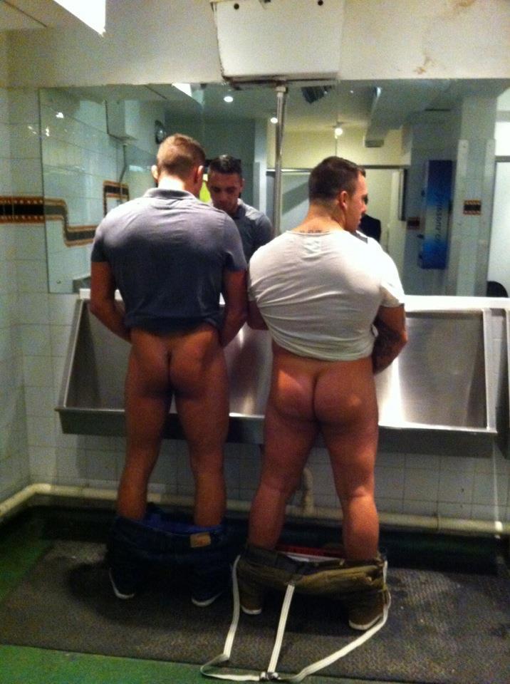superbears:  HEAVEN.. Big Meaty Ass of Young Husky Bull exposed in urinal. Love to