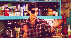 chandler-dances-on-things:   Thanksgiving through the years with the FRIENDS gang.