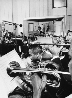 francisalbertsinatra:  Frank Sinatra recording with the Count Basie orchestra, 1962 