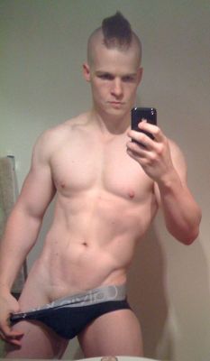 muscledlust:  I’m friend of a friend of