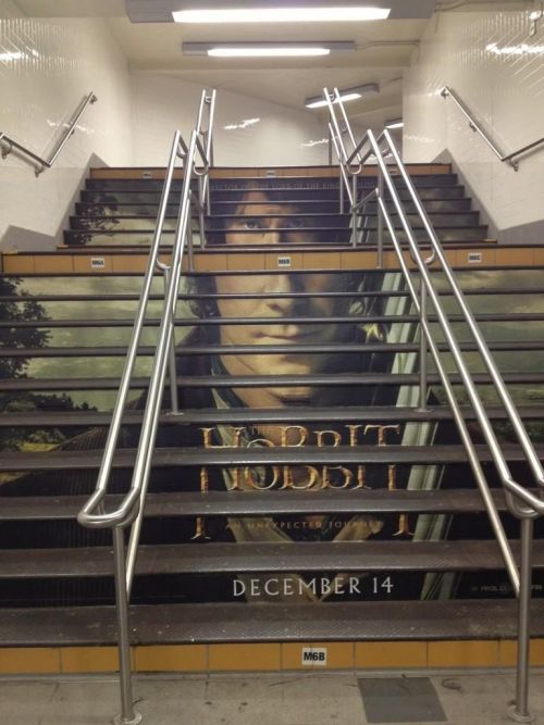 hobbitts:everythinglordoftherings:Oh. My. God. NYC subway