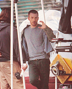 capsicles:  Chris Evans on set of A Many Splintered Thing - November 17, 2012 