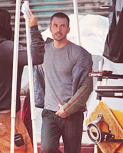 capsicles:  Chris Evans on set of A Many Splintered Thing - November 17, 2012 