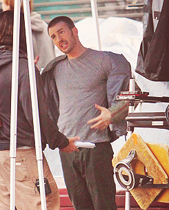 capsicles:  Chris Evans on set of A Many Splintered Thing - November 17, 2012 