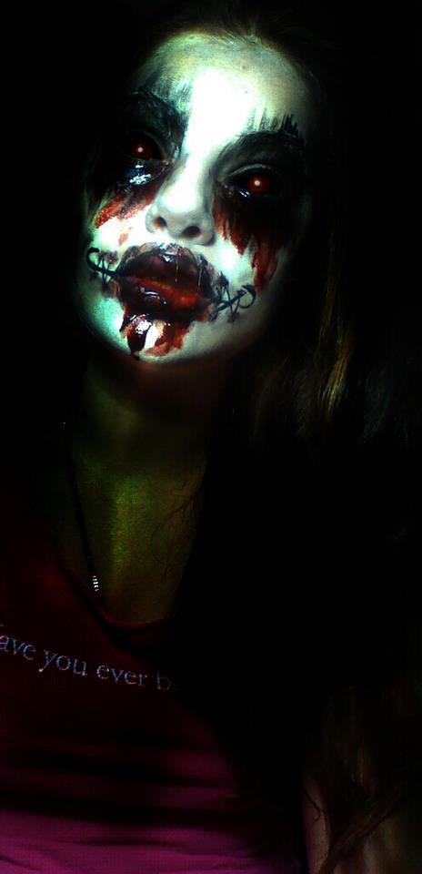 gothikka01:  One of my best friends, Yessica, did some really kick-ass makeup the