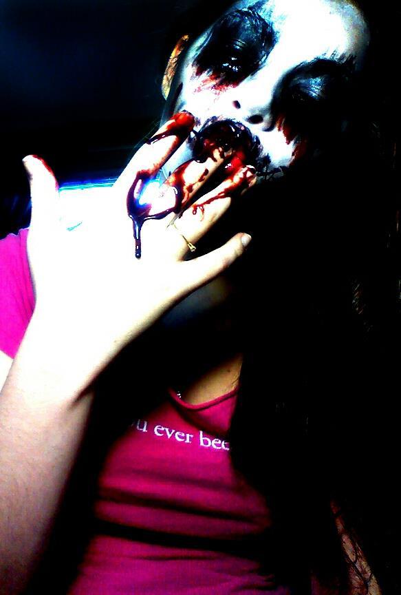 gothikka01:  One of my best friends, Yessica, did some really kick-ass makeup the