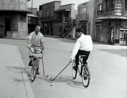 dadsamoviecritic: Anthony Perkins playing “cane polo” during a break on the set of &lsqu