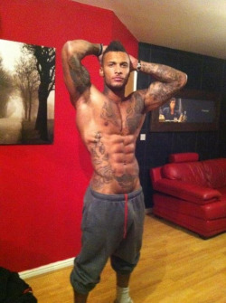 Realmenstink:  Slee-Zeafterdark:  David Mcintosh  Tats And Abs All Over This Dude !!!