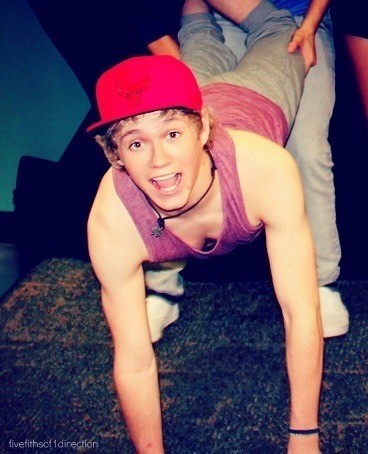 I miss the long scruffy hair, snapback wearing niall