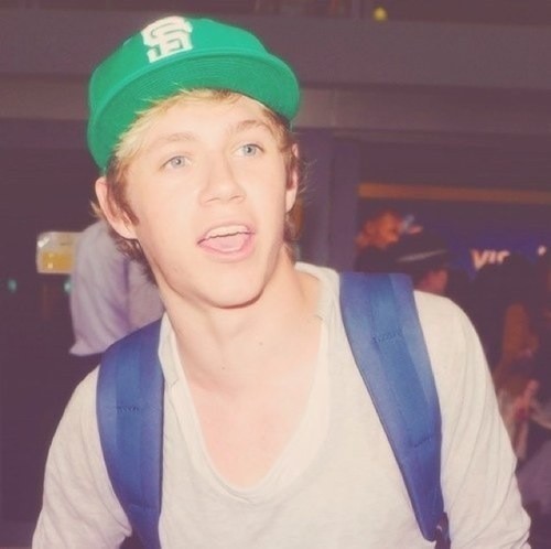 I miss the long scruffy hair, snapback wearing niall
