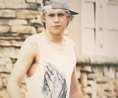 I miss the long scruffy hair, snapback wearing niall
