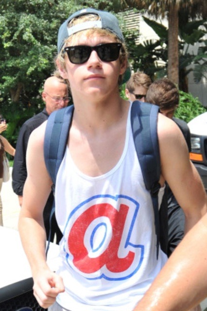 I miss the long scruffy hair, snapback wearing niall