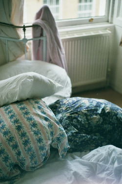 r0mance-is:  untitled by naomis wood on Flickr.