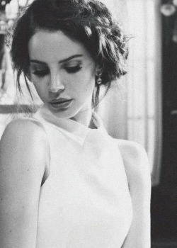 nicole-von-tainted:  Lana del Rey  