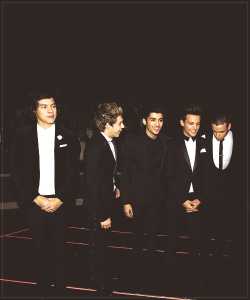  One Direction meet Queen Elizabeth II at