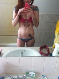 missybiaz:  itsworthashot:  So I have a really long torso and fingers. Sup?  Wow very hot!!  Love the panties too with the bow!