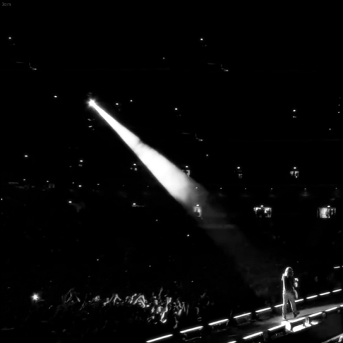 dave grohl at Wembley, about to sing Everlong by himself