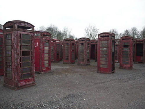 sosaysmrstewart:  cosmictuesdays:  anglepoiselamp:  donttakemebacktotherange:  Spooky…  What if you went to this place at night and somewhere amongst the sea of red boxes a telephone started to ring?  Pick it up. It’s for you.  NO 