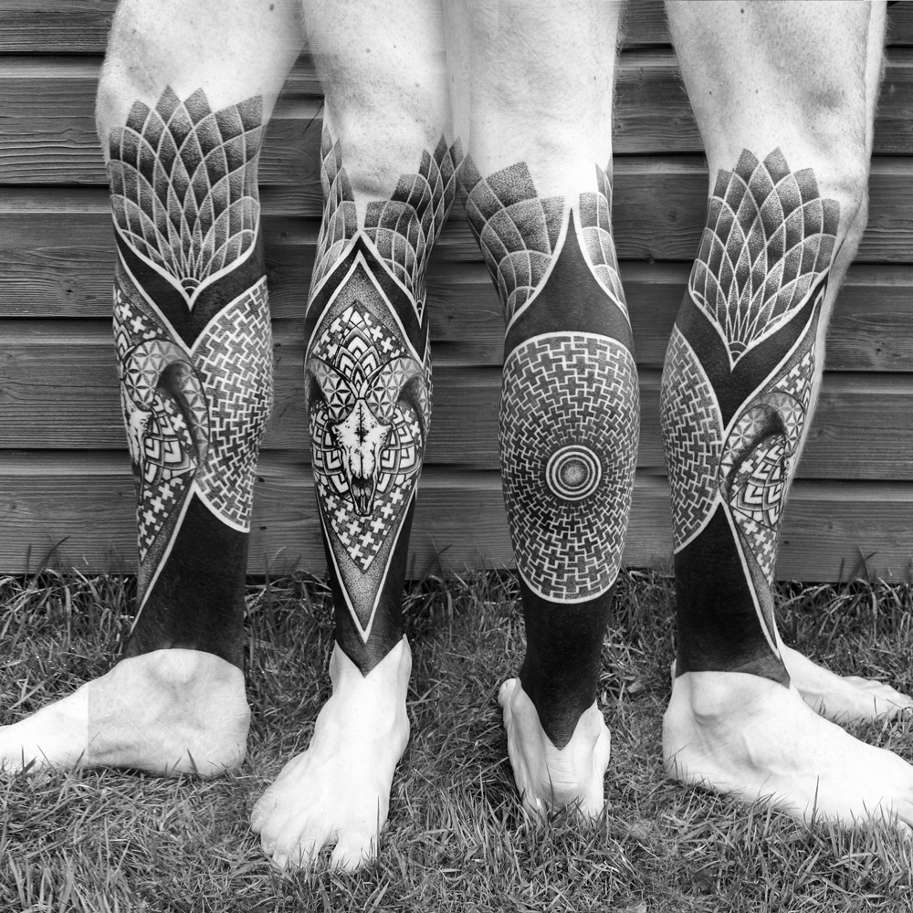 fuckyeahtattoos:  My black work leg piece done by Ema Sweeney at Custom Inc. Glasgow,
