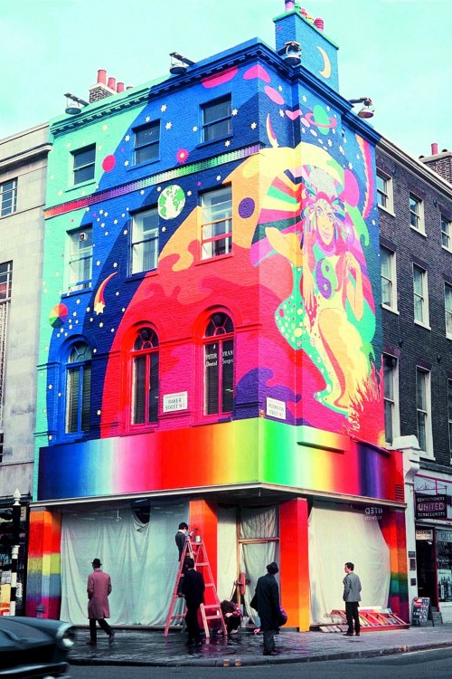 excelsio:  The Beatles Apple Boutique at the corner of Paddington Street and Baker Street, London, 1