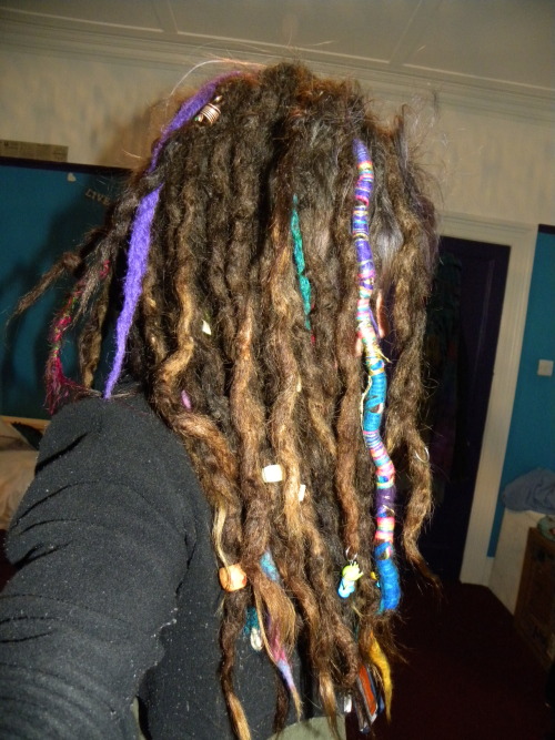 icouldbeyourhoneybee:  Wavy dreads! :) 