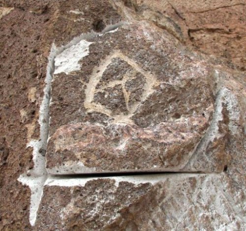 odditiesoflife:discoverynews:Reward Offered For Stolen Petroglyphs: Archeologists offered a $1,000 r