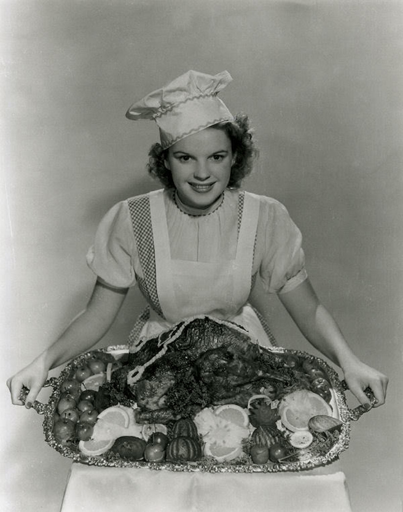 Hot turkey!
(Judy Garland photographed for the Boston Post Sunday Magazine, November 26, 1939).