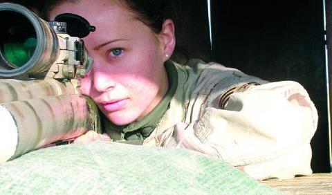 curlylacey:  thatchicklopez:  This 19 year old ex-cheerleader now an Air Force Security