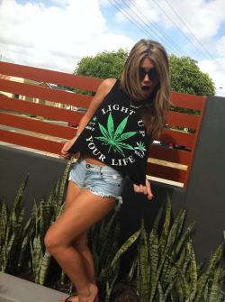 fyeahstonergirls:  follow for more stoner